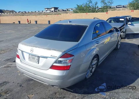 2007 Mercedes-Benz S 550 z USA, uszkodzony, nr VIN WDDNG71X27A105980
